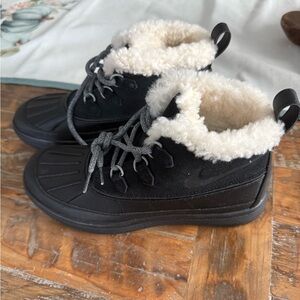 Women’s Nike Woodside Chukka 2- Black